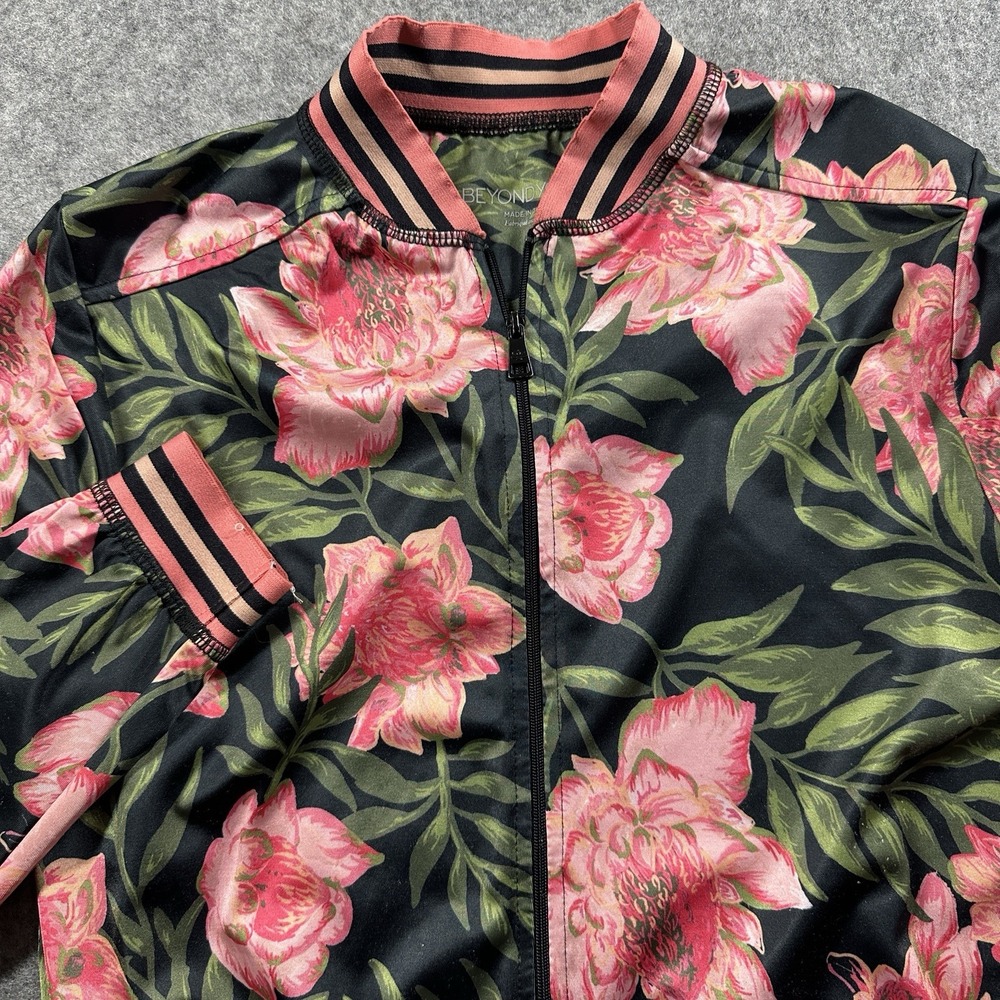Beyond Yoga Floral Bomber Jacket Women Small Black Pink True Stripes Lightweight